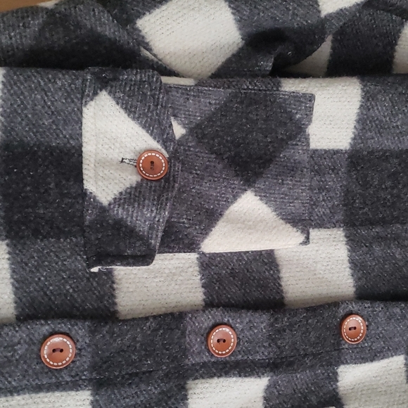 Comfy Oversized Shirt/Jacket with Wooden Buttons - Picture 2 of 10